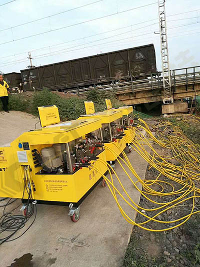 李港鐵路橋梁同步頂升施工現場