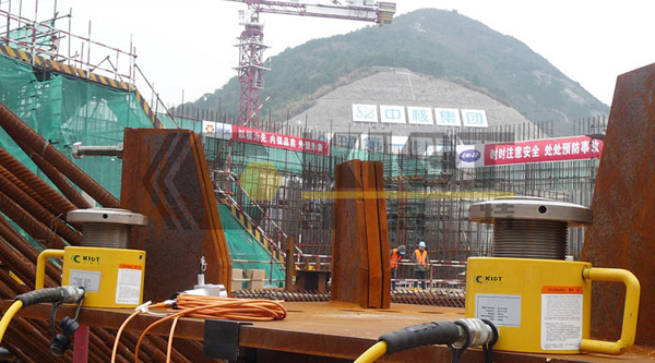 薄型自鎖液壓千斤頂用于核電建設(shè)核島頂升