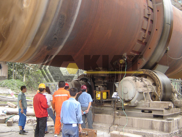 大噸位液壓千斤頂用于水泥廠旋轉窯檢修