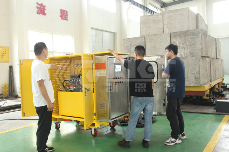 分級頂升液壓千斤頂同步頂升試驗現(xiàn)場