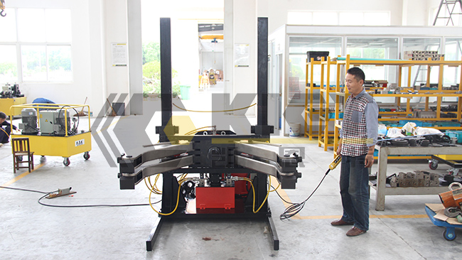 200噸全自動車載式液壓拔輪器測試
